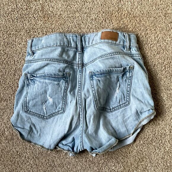 Garage Lightwash Distressed Cut Off Shorts - Size 0 - Picture 2 of 8